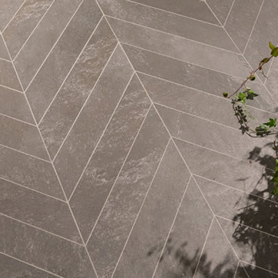 Complementing the Shadebox Program, Shadestone has a contemporary, neutral color palette and a natural stone texture.